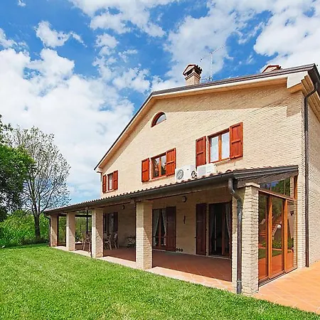Granarola Sleeps 10 Pool Air Con Wifi *