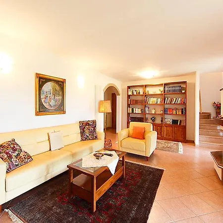 Granarola Sleeps 10 Pool Air Con Wifi *